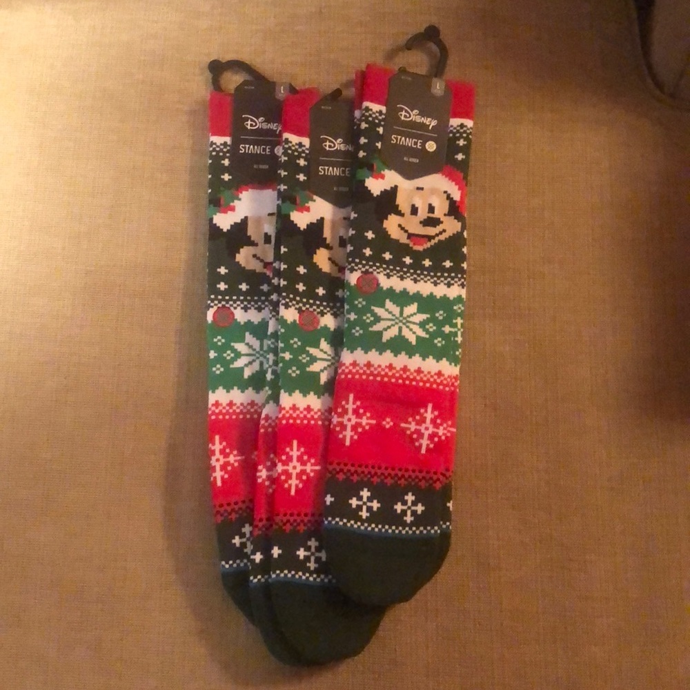 1 pair of Disney Mickey Mouse stance socks NEW